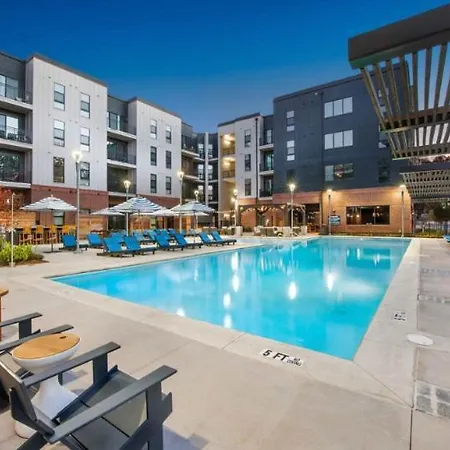 Luxurious Midtown 2Bed2Bath With Sweeping Skyline Views Apartment